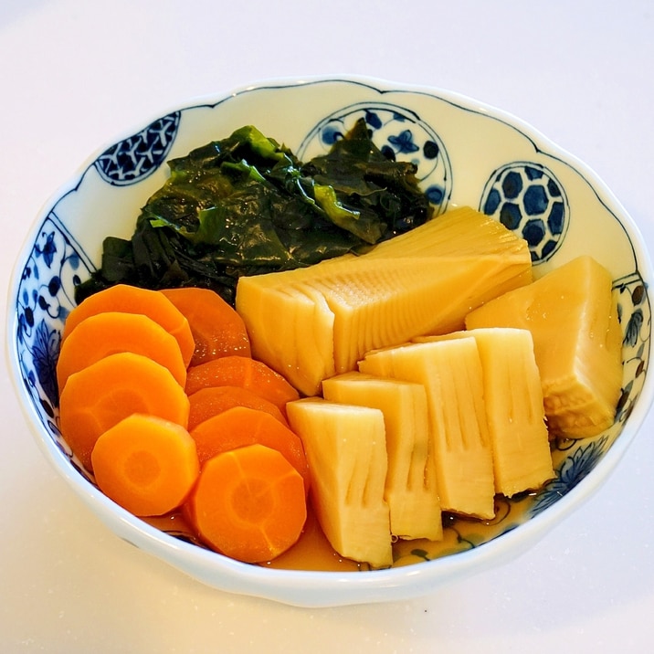 春の上品な贈物!タケノコとワカメの煮物(若竹煮)